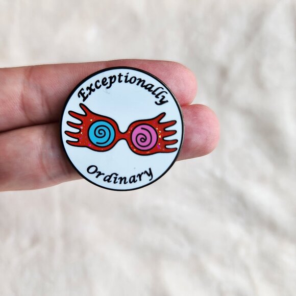 Extraordinary Luna Lovegood enamel pin, Harry Potter brooch - Picture 1 of 1